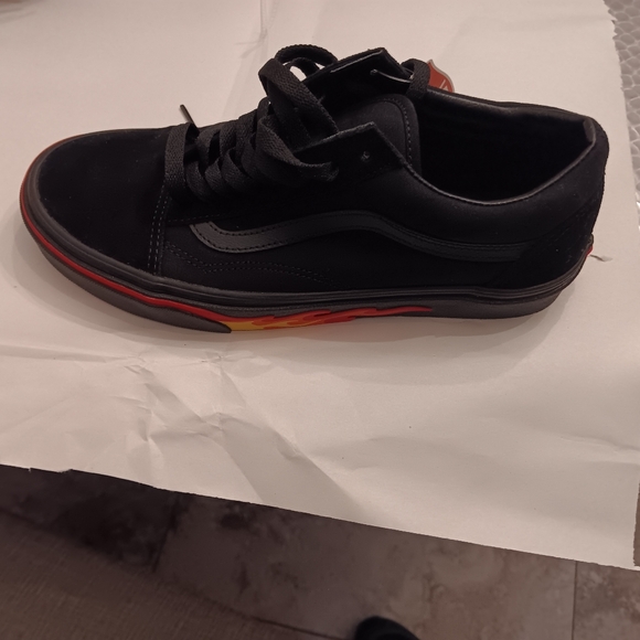 Vans - Picture 2 of 6